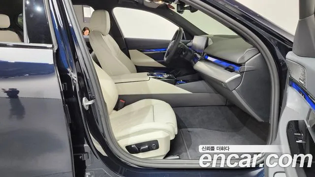 BMW 5 Series G60 — Фото автомобиля 16