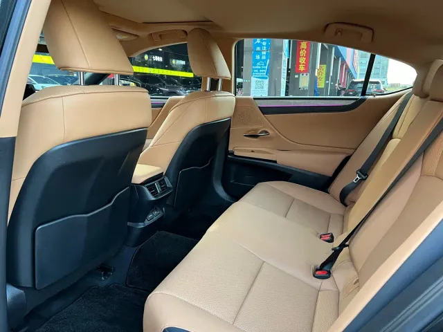 Lexus ES — Фото автомобиля 13
