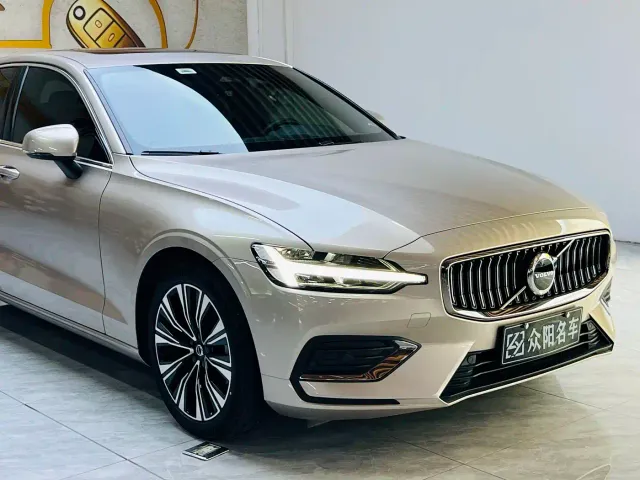 Volvo S60 — Фото автомобиля 4