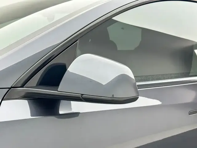 Tesla Model Y — Фото автомобиля 13