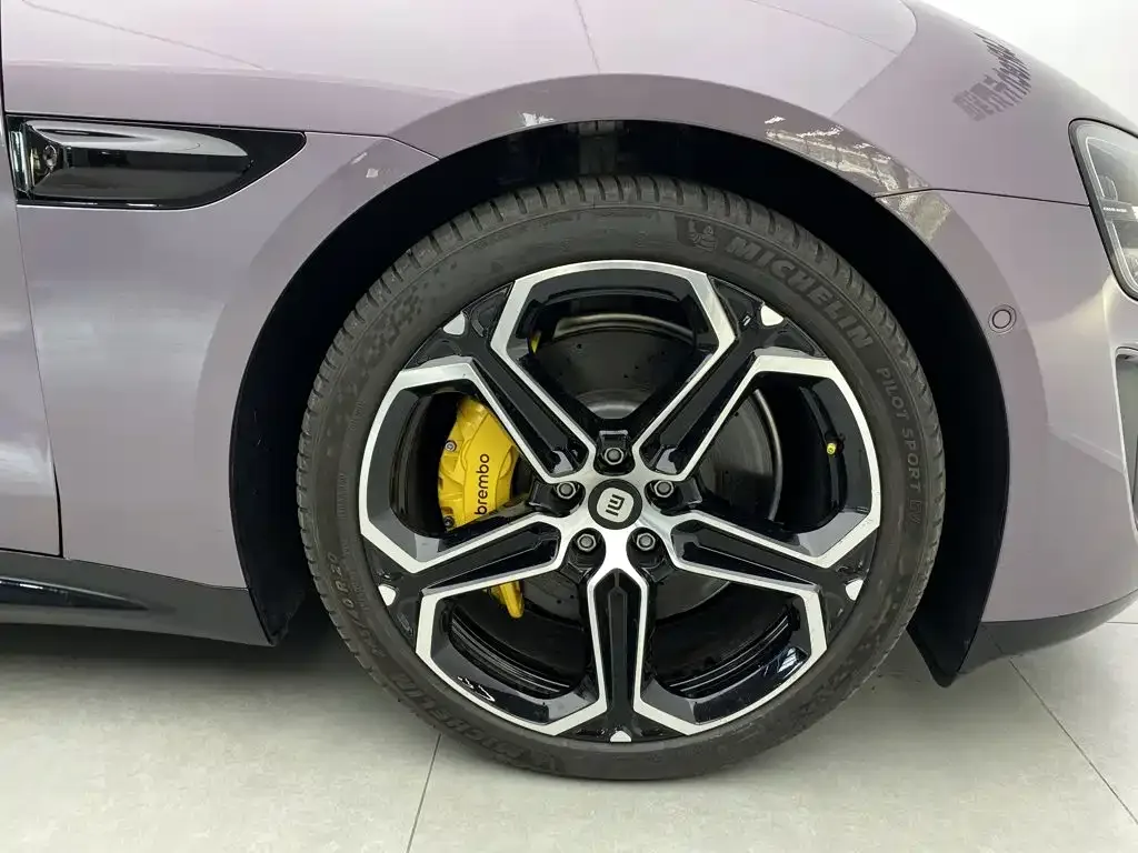 Xiaomi Auto Xiaomi SU7 2024 AWD Extended Range Advanced Smart Driving Max Edition — Фото автомобиля 9