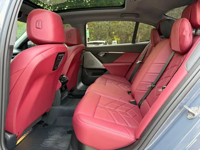 BMW i5 — Фото автомобиля 8