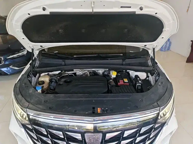 Roewe iMAX8 — Фото автомобиля 19