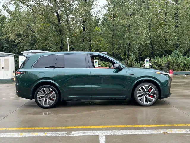 Li Auto L9 — Фото автомобиля 13