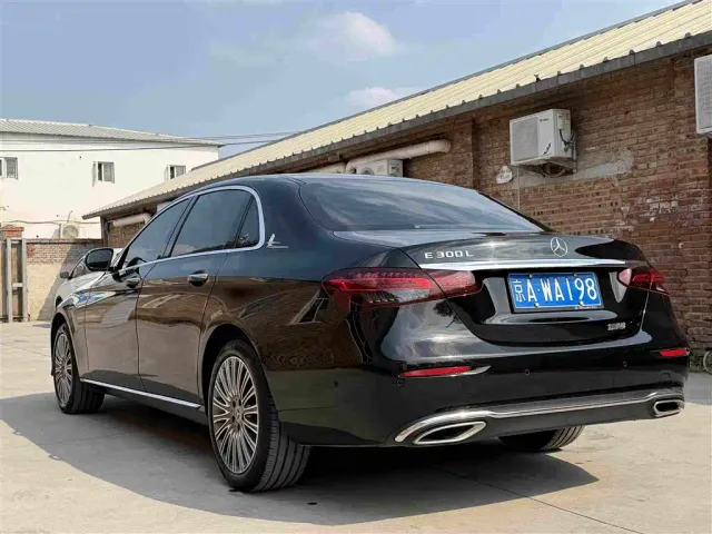 Mercedes-Benz E-Class — Фото автомобиля 19