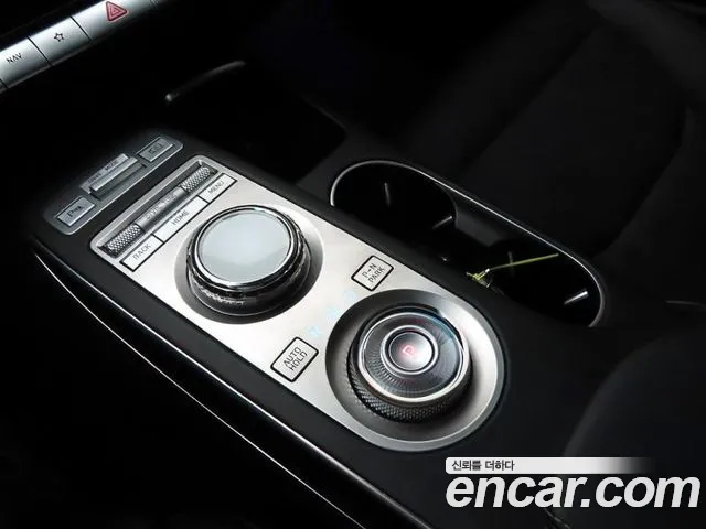 Genesis GV70 — Фото автомобиля 10