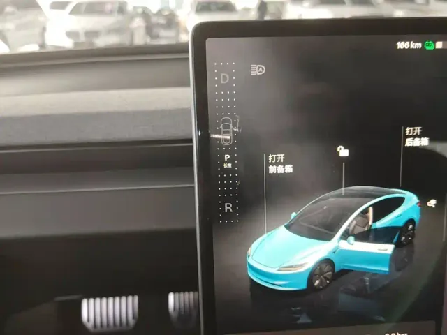 Tesla Model 3 — Фото автомобиля 13