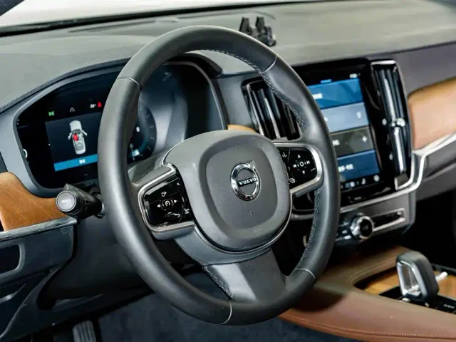 Volvo S90 — Фото автомобиля 10