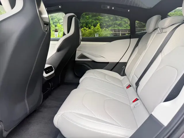 Xiaomi SU7 — Фото автомобиля 7
