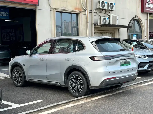Geely Galaxy Starship 7 EM-i — Фото автомобиля 7
