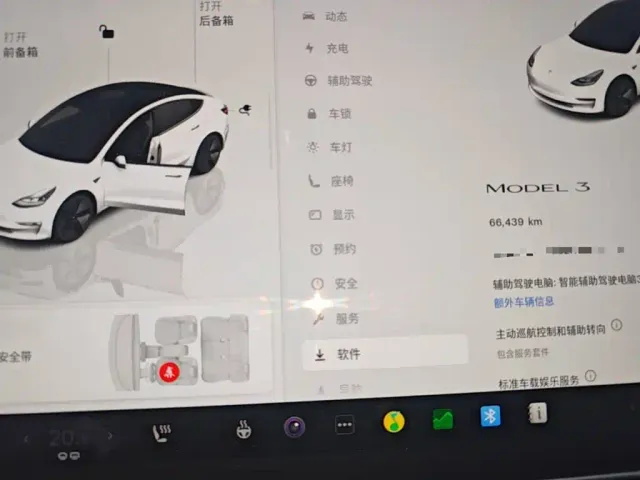 Tesla Model 3 — Фото автомобиля 11