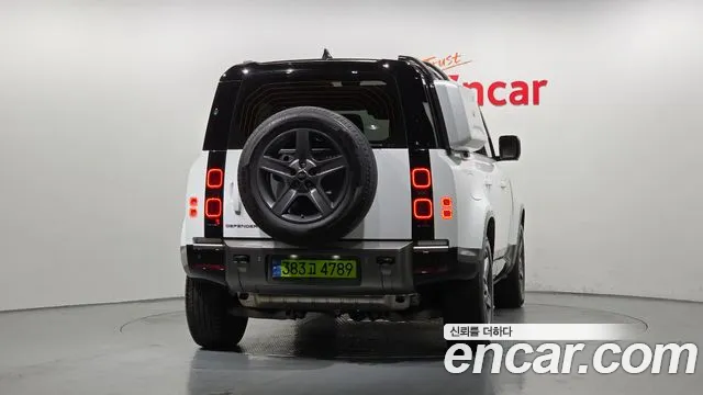 Land Rover Defender Defender (L663) 110 P300 X-Dynamic SE — Фото автомобиля 4