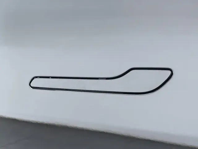 Tesla Model Y — Фото автомобиля 18