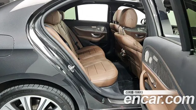 Mercedes-Benz E-Class E-класс W213 E350 4MATIC Exclusive — Фото автомобиля 12