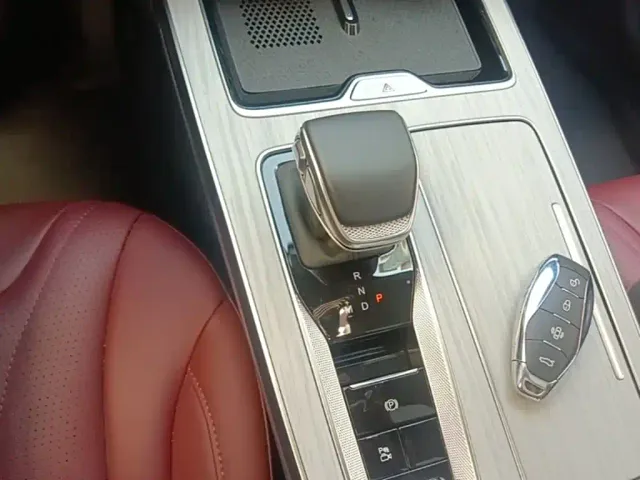 Hongqi HS5 — Фото автомобиля 18
