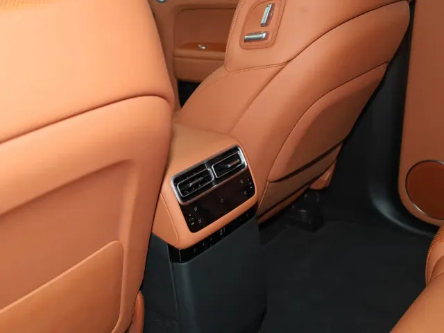 Li Auto L7 — Фото автомобиля 18