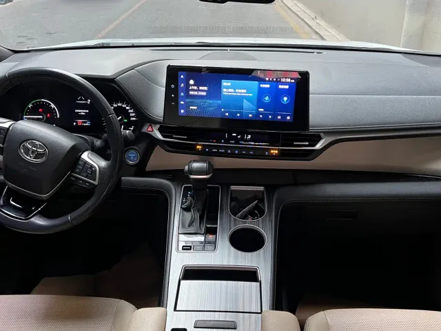 Toyota Sienna — Фото автомобиля 11