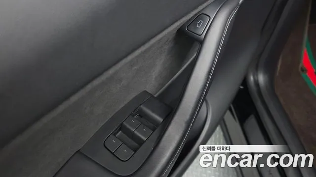 Tesla Model Y — Фото автомобиля 3