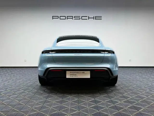 Porsche Taycan — Фото автомобиля 8