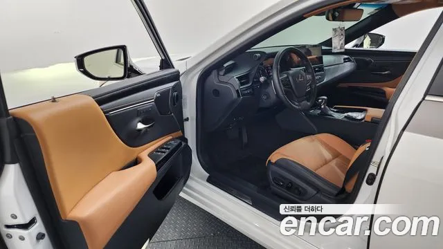 Lexus ES — Фото автомобиля 2