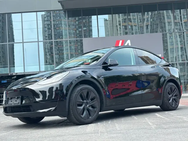 Фотография автомобиля — Tesla Model Y