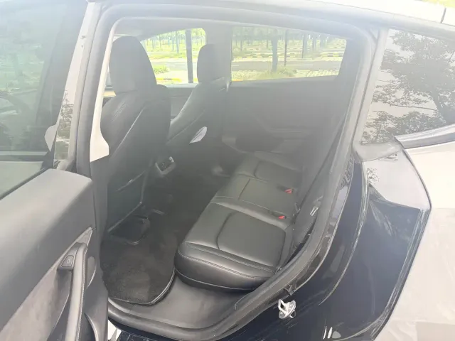 Tesla Model Y — Фото автомобиля 8