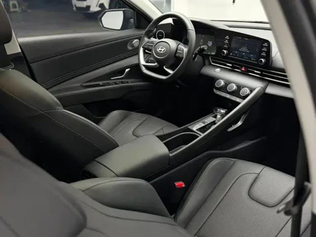 Hyundai Elantra — Фото автомобиля 17