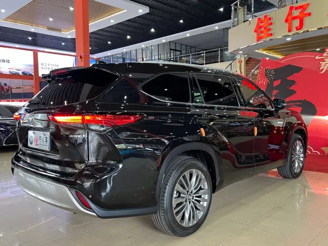 Toyota Highlander — Фото автомобиля 6