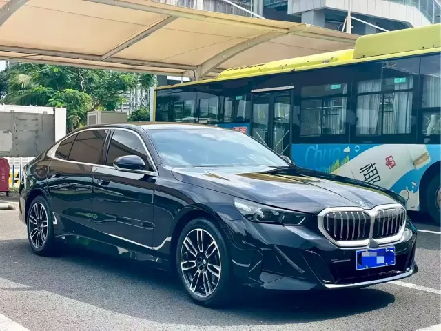 BMW BMW 5 Series 2026 Model Year Facelift 525Li M Sport Package — Фото автомобиля 3