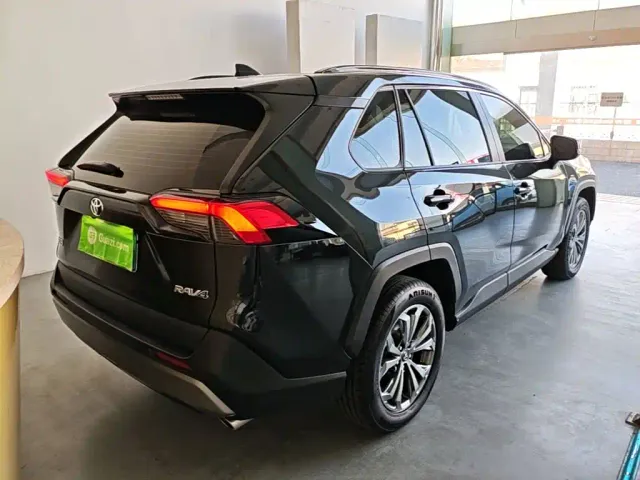 Toyota RAV4 — Фото автомобиля 6