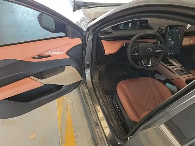 Changan Qiyuan A05 — Фото автомобиля 15