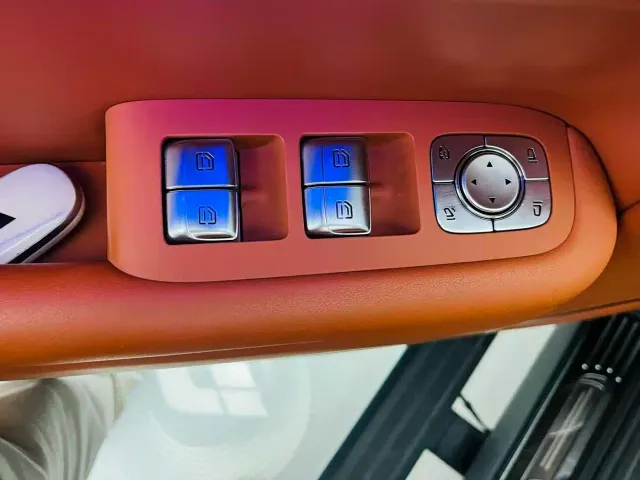 Li Auto L8 — Фото автомобиля 12