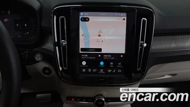 Вольво XC40 B4 Ultimate Bright — Фото автомобиля 14