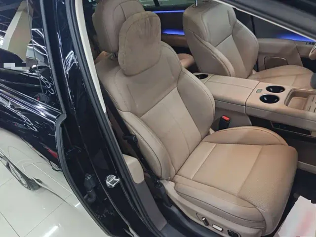 Li Auto i8 — Фото автомобиля 24