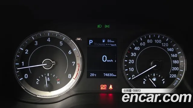 Hyundai Venue — Фото автомобиля 8