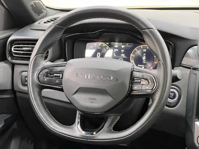 Lynk & Co 03 — Фото автомобиля 29