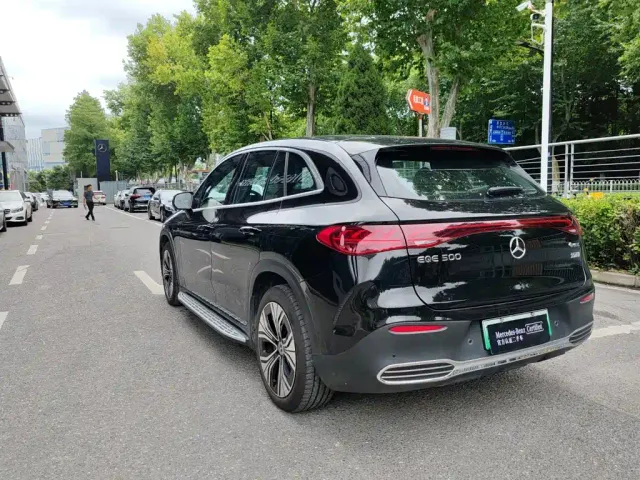 Mercedes-Benz EQE SUV — Фото автомобиля 14