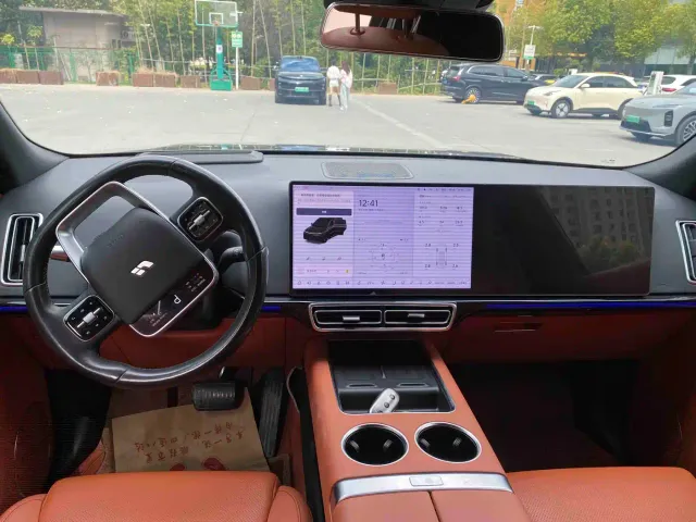 Li Auto L9 — Фото автомобиля 7