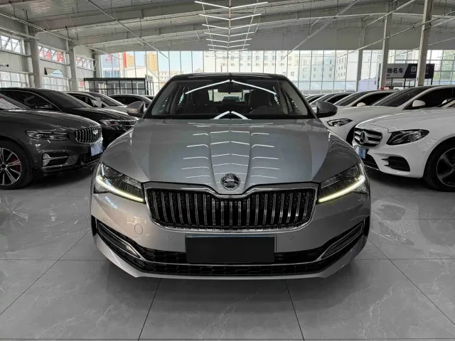 Skoda Superb — Фото автомобиля 2