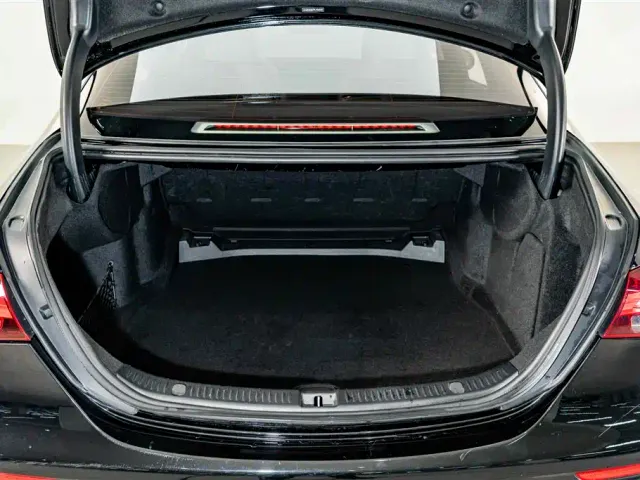 Mercedes-Benz E-Class — Фото автомобиля 23