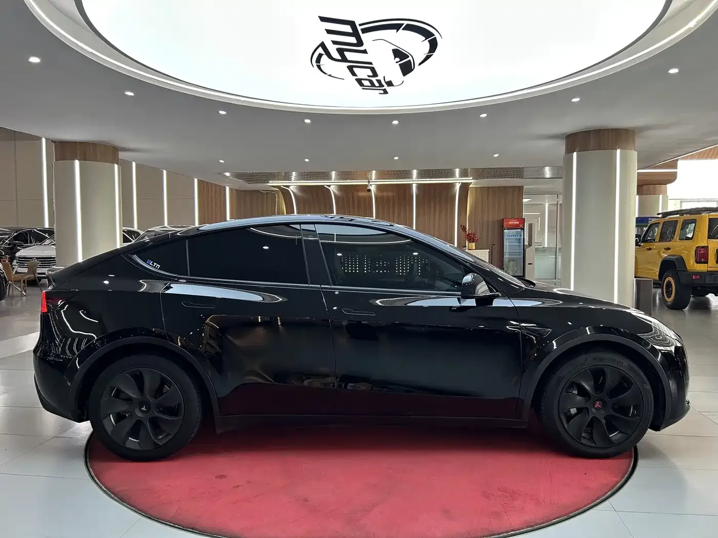 Tesla Model Y 2022 Rear-Wheel Drive Version — Фото автомобиля 4
