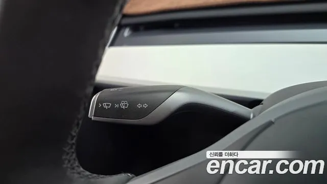 Tesla Model Y — Фото автомобиля 26