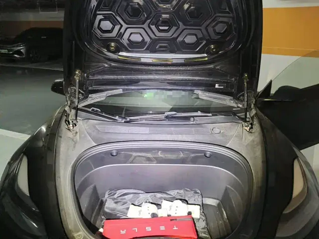 Tesla Model 3 — Фото автомобиля 3