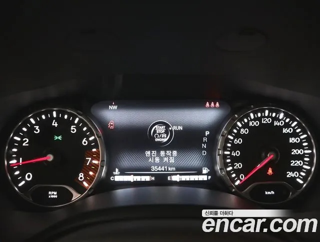 Jeep Renegade — Фото автомобиля 6