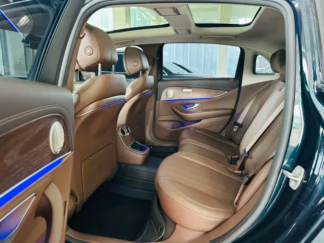 Mercedes-Benz E-Class — Фото автомобиля 4