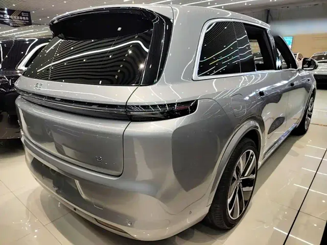 Li Auto L8 — Фото автомобиля 6
