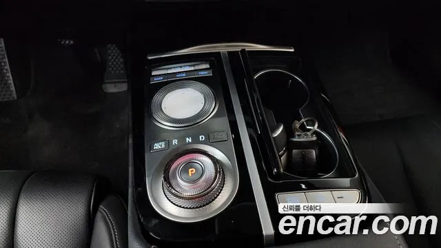 Genesis G80 Electrified G80 (RG3) — Фото автомобиля 9