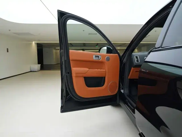 Li Auto L8 — Фото автомобиля 15