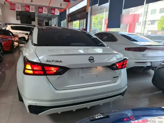 Nissan Teana — Фото автомобиля 5