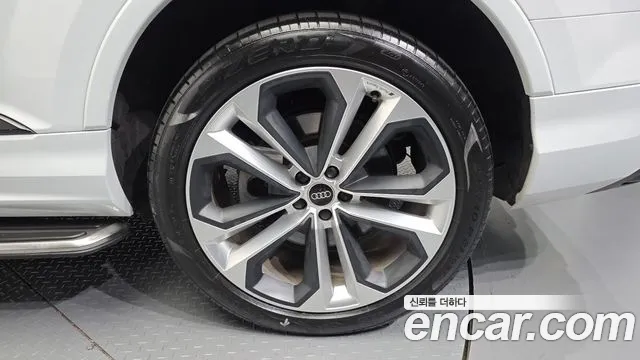 Audi Q7 55 TFSI quattro Premium — Фото автомобиля 5